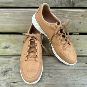 Under Armour Leather Sneakers Tan Camel Lace Up Flats Rubber Outsole Shoe SZ 10